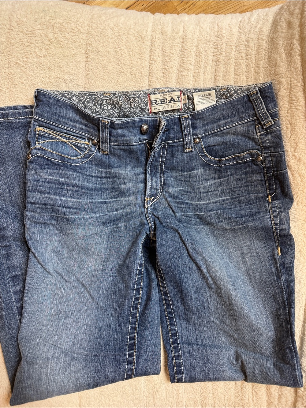 Ariat Women's Medium Blue Bootcut Jeans with Contrast Pocket Stitching - Picture 3 of 4